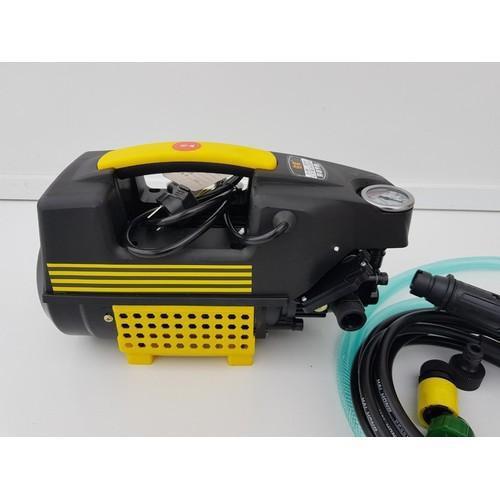 Máy rửa xe, Tưới cây, phun cho hoa. -Tắm súc vật. -Tẩy rửa rong rêu lâu năm làm ố bề mặt ngôi nhà.