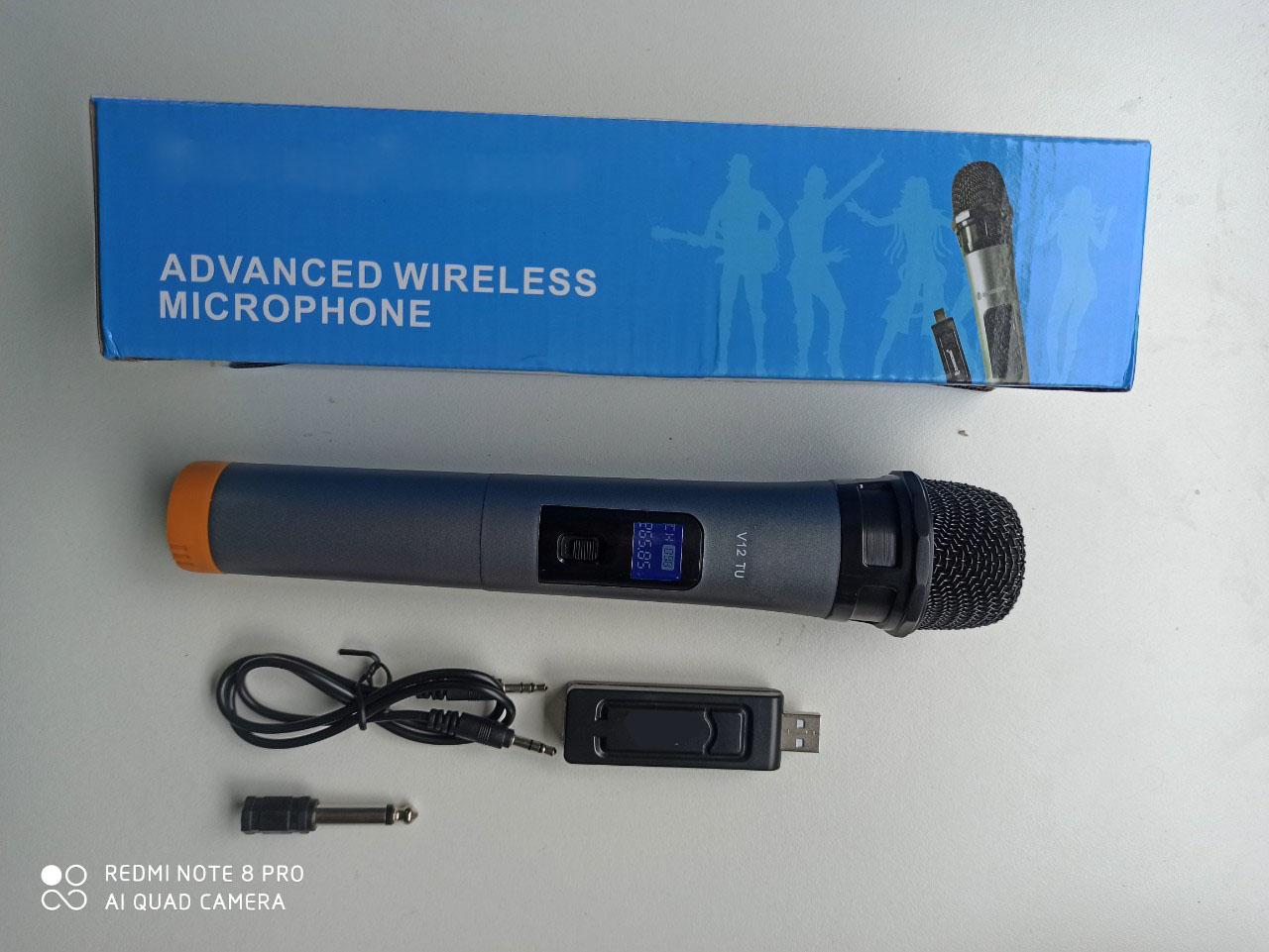 Bộ micro UHF dùng cho loa kéo , dàn âm thanh , hát karaoke V12 ( Hàng nhập khẩu )