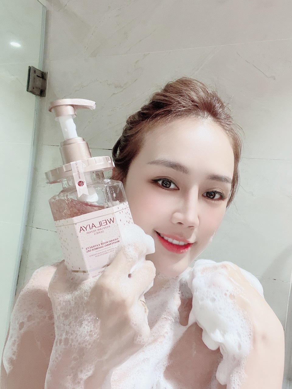 Sữa tắm trắng da chiết xuất cánh hoa hồng Damask Weilaiya Grand Rose Extracts Whitening Shower Gel chai 450ml