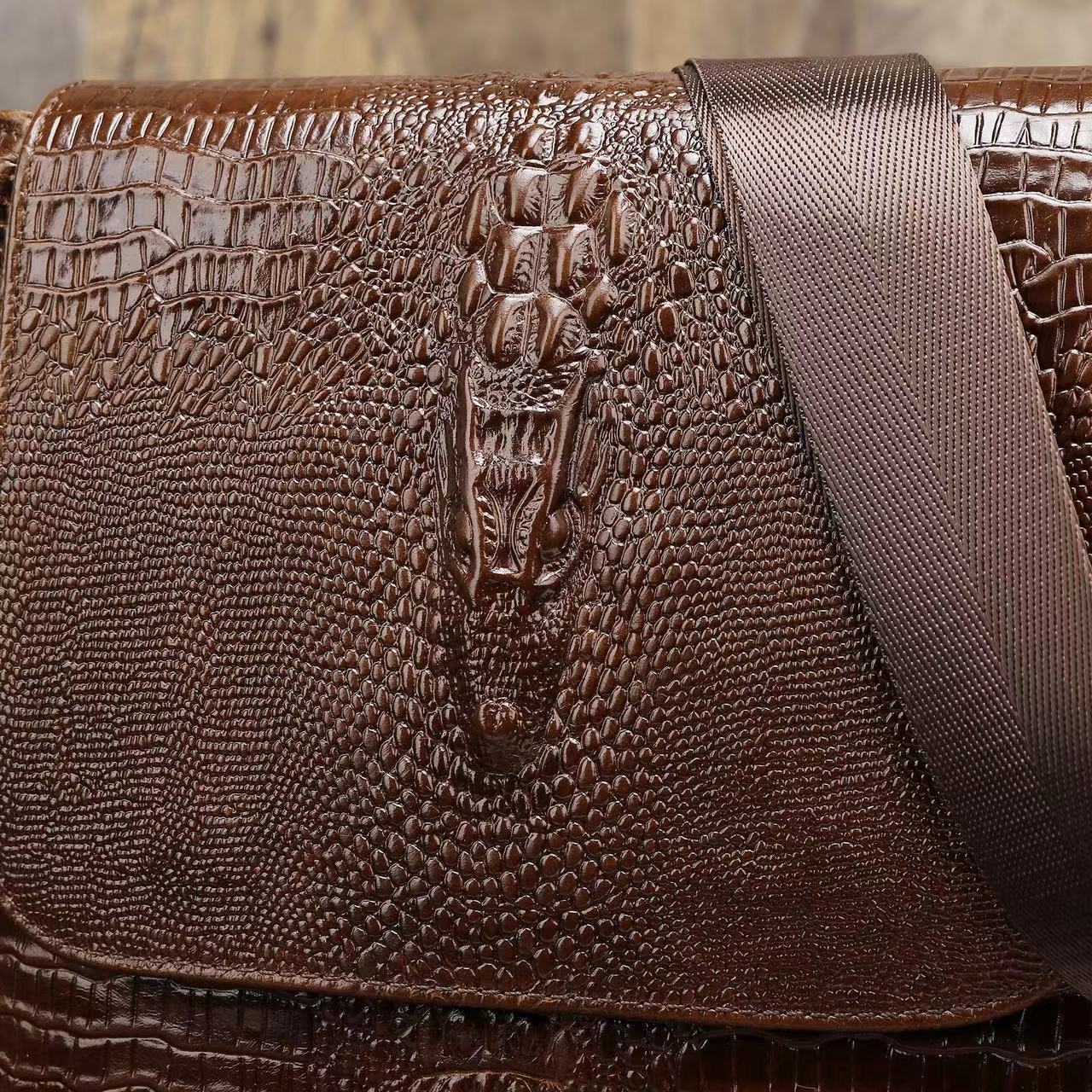 Túi đeo chéo nam DA BÒ THẬT phong cách mới - BEE GEE DCN9369