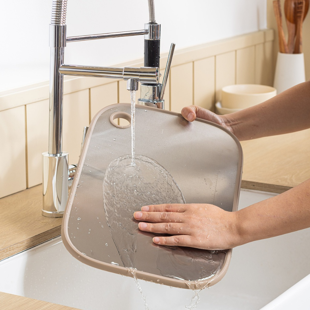 Thớt 2 Mặt Kháng Khuẩn LocknLock Double Sided Board CKD096IVY 40*28*1.2cm, Hàng Chính Hãng - JoyMall