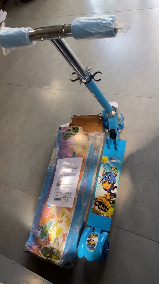 Xe Scooter Cho Bé Centosy 951 Dành Cho Bé Dưới 40Kg, Có Bánh Phát Sáng, Điều Chỉnh Được Chiều Cao