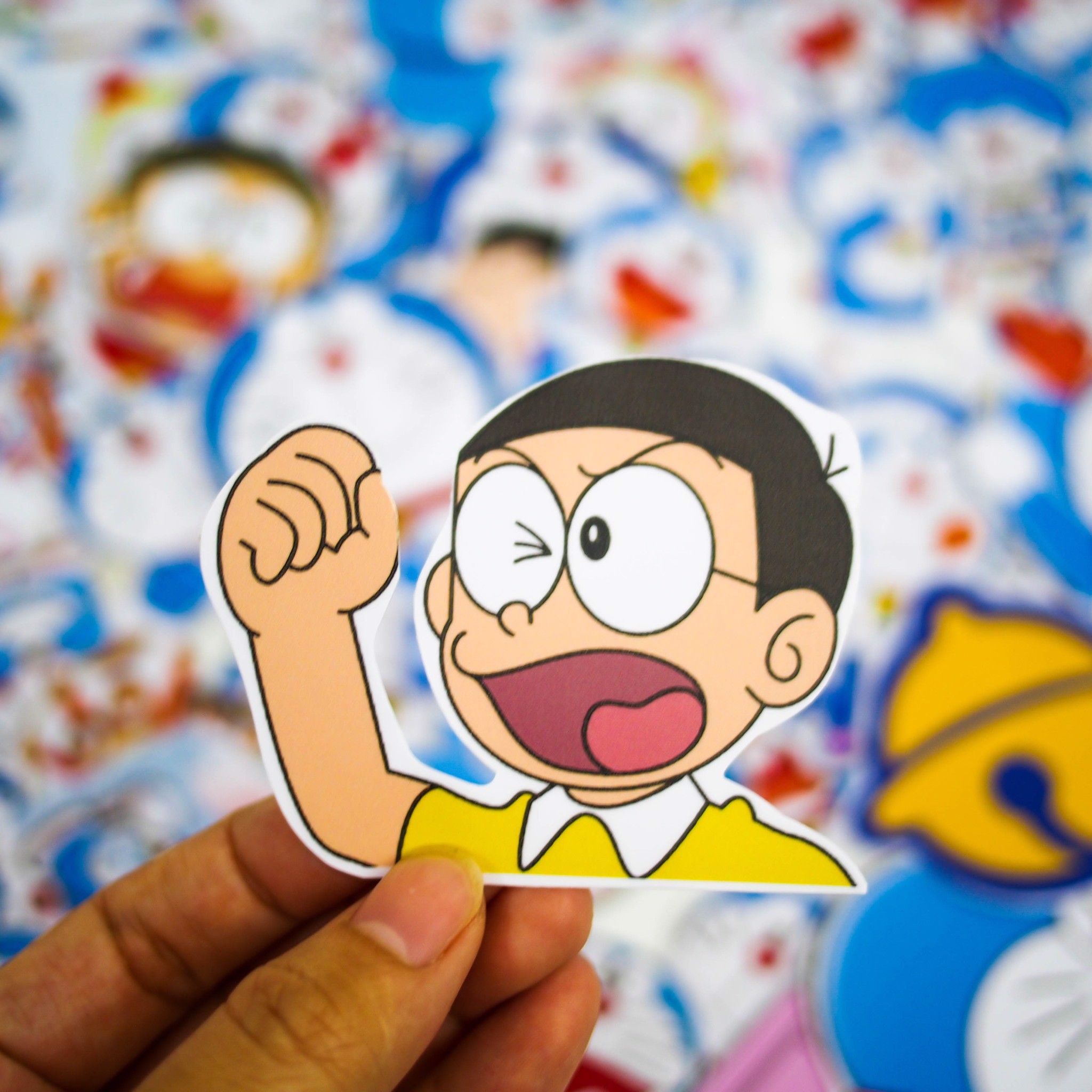 Hộp 100 Sticker hình dán Doraemon dán Laptop, Vali, Mũ bảo hiểm, Điện thoại, Xe máy