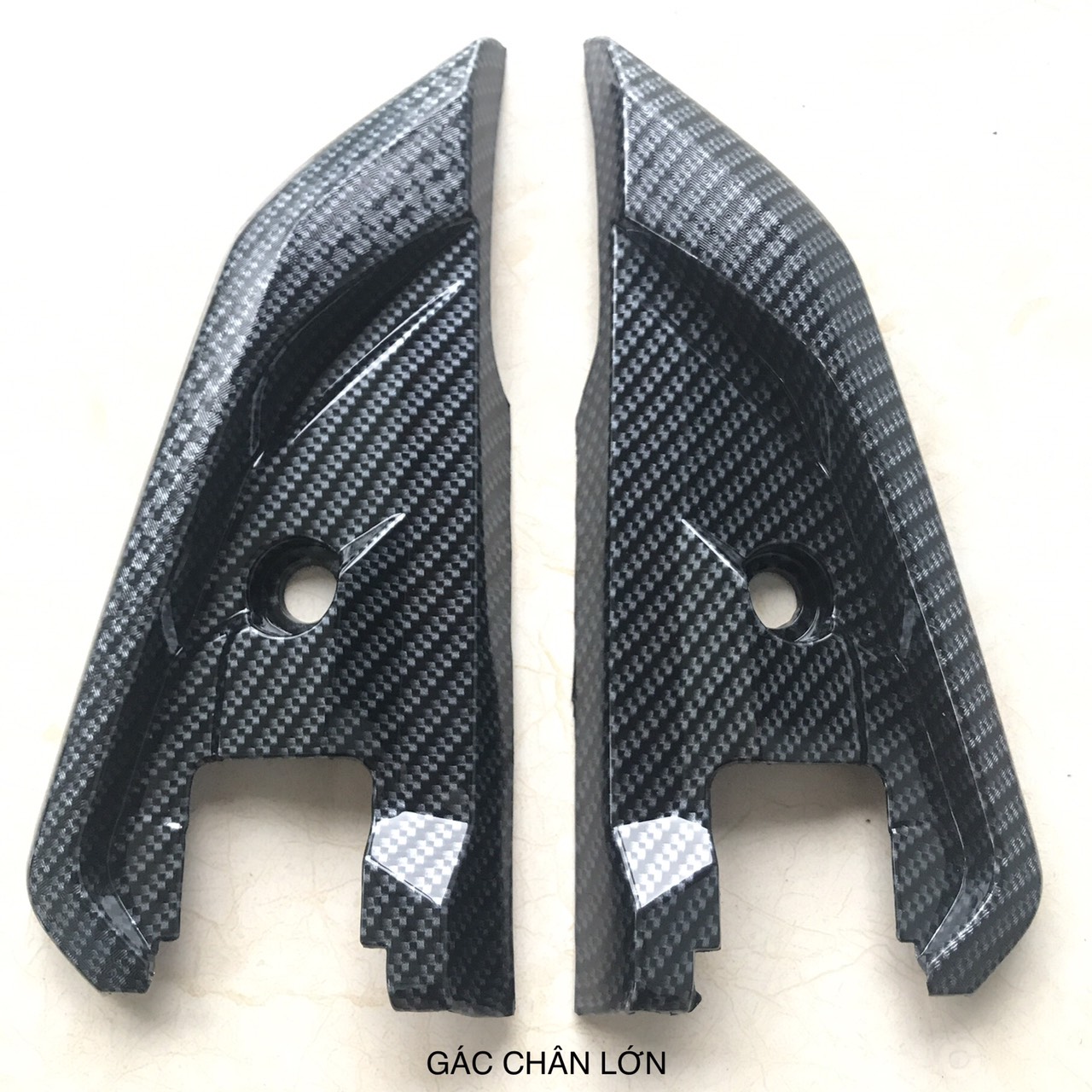 ỐP GÁC CHÂN SAU LỚN DÙNG CHO XE SH 2017 2018 2019 CACBON