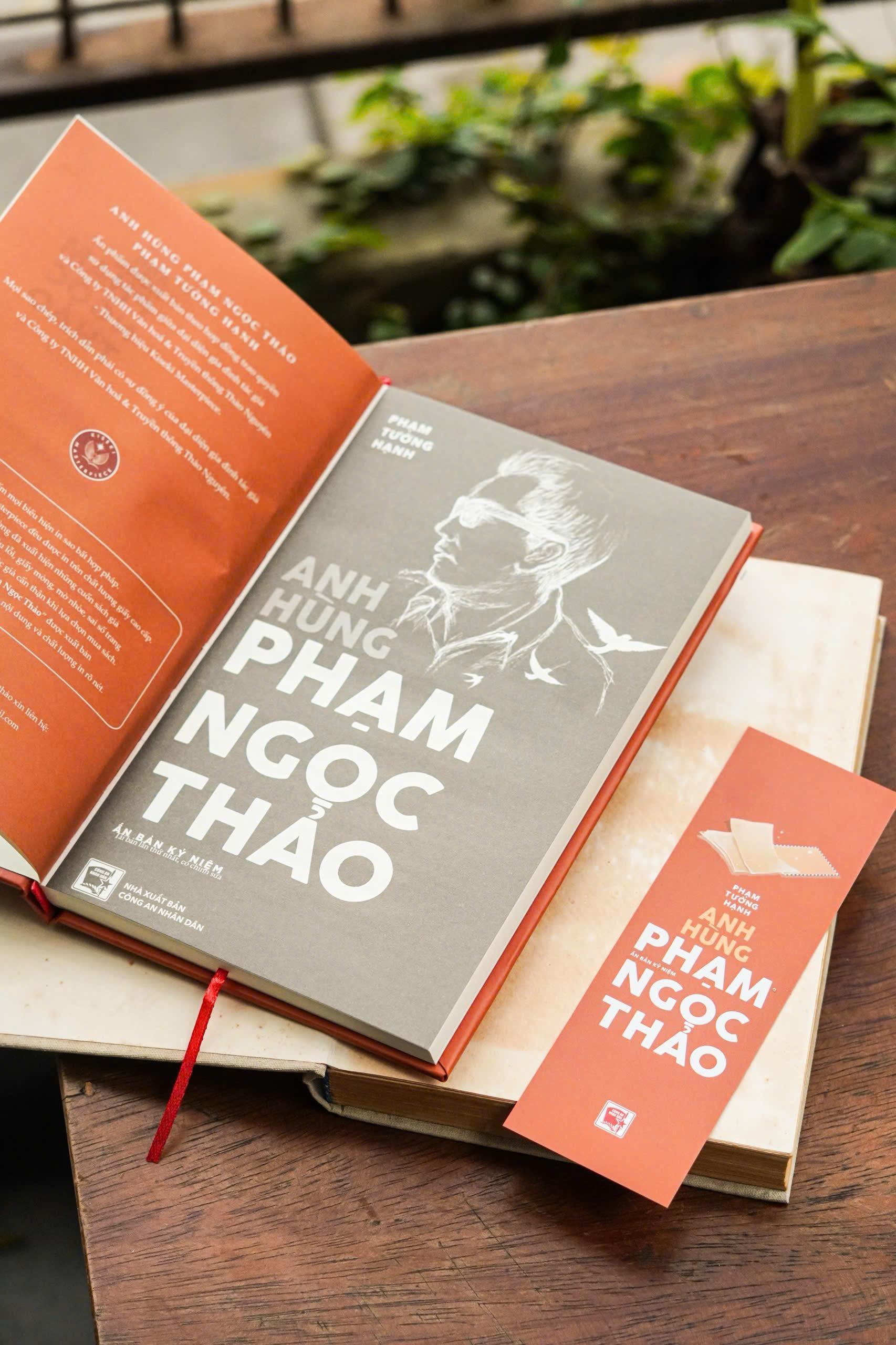 Sách - Anh Hùng Phạm Ngọc Thảo - Ấn Bản Kỷ Niệm - Bìa Cứng