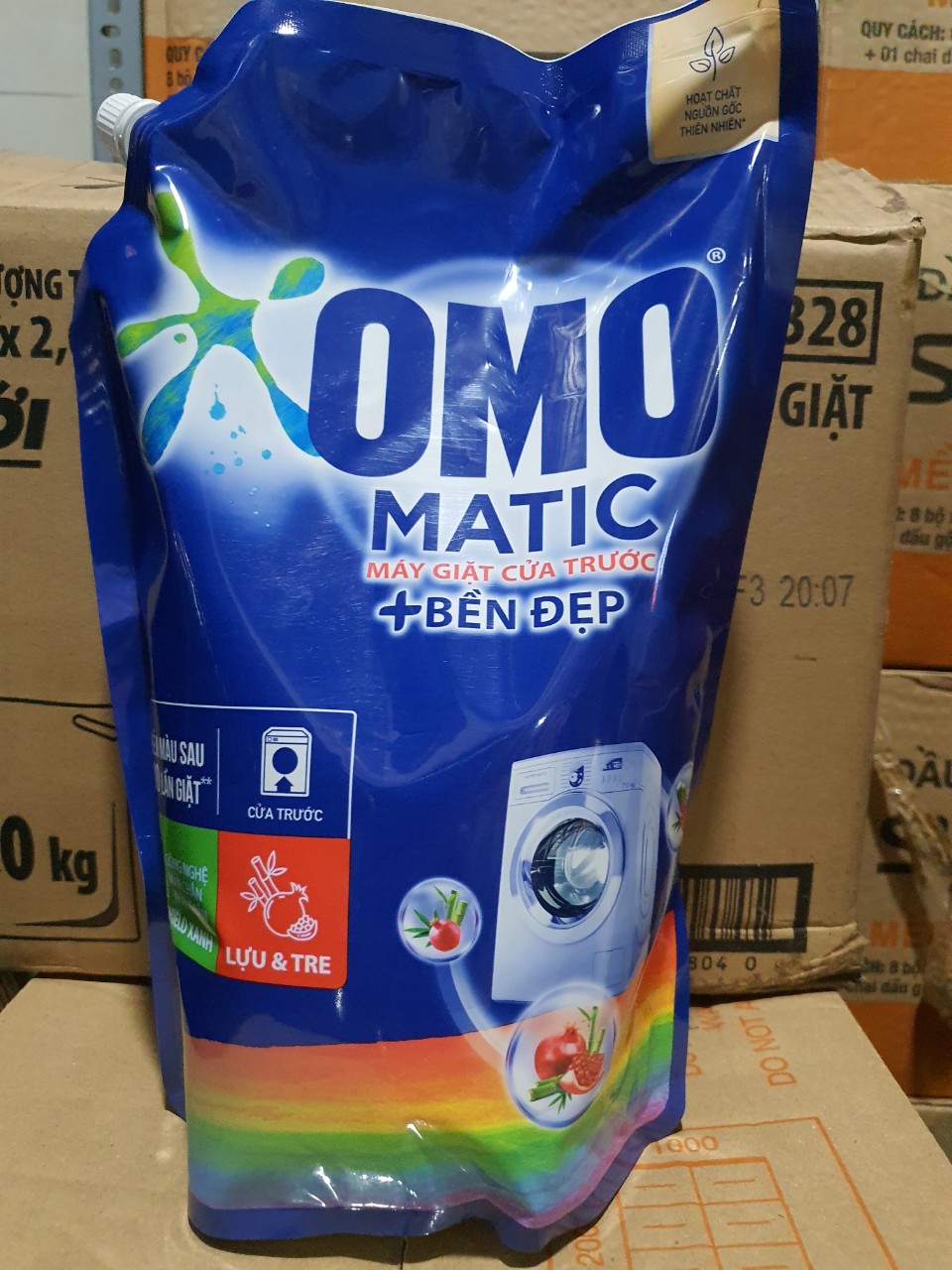 Nước giặt OMO Matic Bền Đẹp cho máy giặt Cửa Trước Túi 2kg (1.9L)/Cửa Trên 2.2KG/2KG