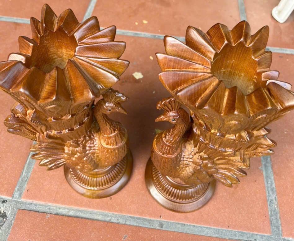 Cặp chim công cắm hoa phong thủy cầu tài lộc bằng gỗ bách xanh thơm nức cao 30x15x12cm