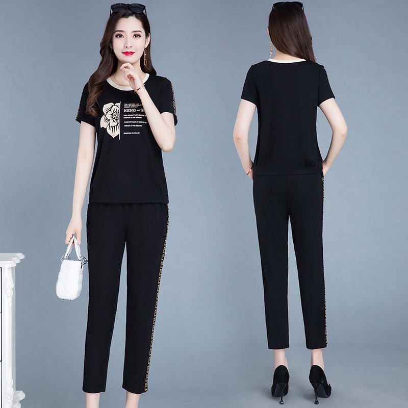BỘ THUN THỜI TRANG IN HOA CỔ TRÒN VIỀN TRẮNG
