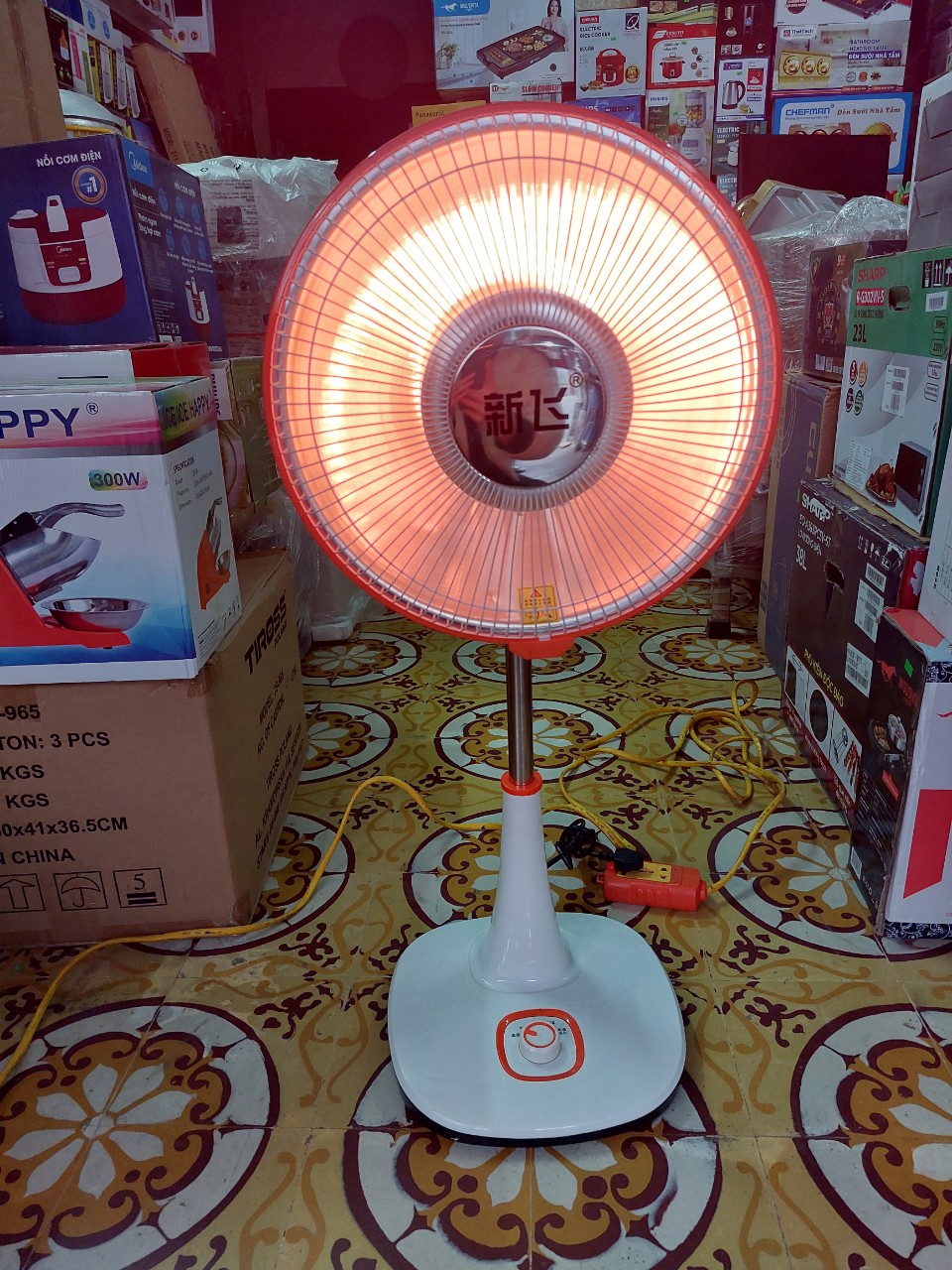 Quạt sưởi cây 900w