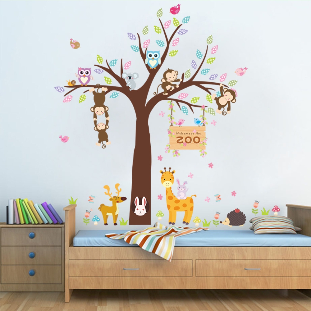 Decal dán tường vườn thú hươu, nai, chim cú, khỉ leo cây Trang trí phòng cho bé đẹp
