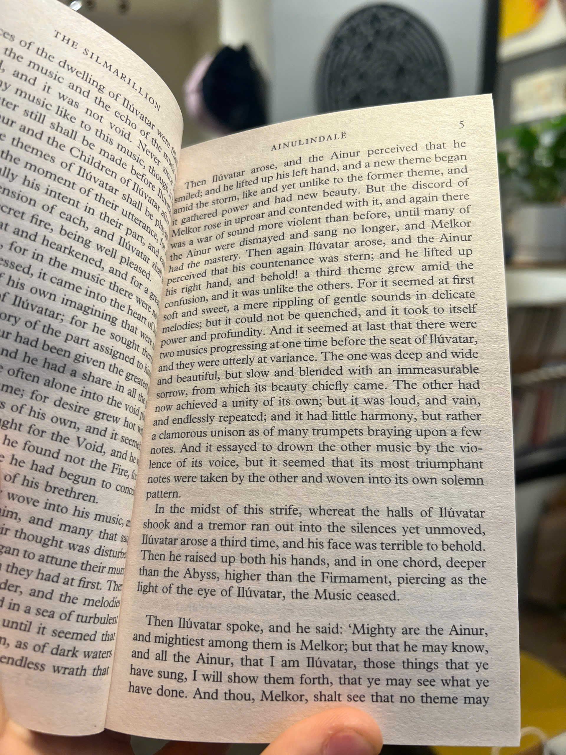 Sách - The Silmarillion by J.R.R. Tolkien | Fantasy / Fiction / Ngoại văn Viễn tưởng / Nhập khẩu UK