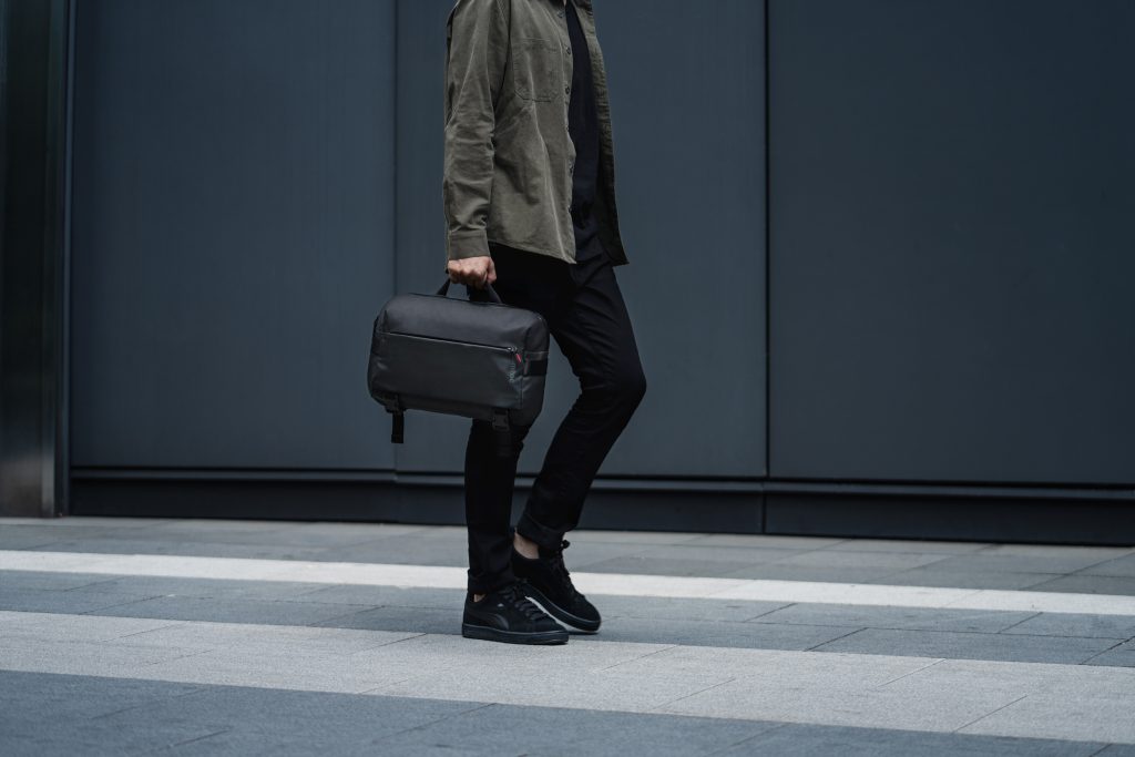 TÚI ĐEO VAI TOMTOC URBAN CODURA SLING BAG TRAVEL & WORK 13.3-14.2″ -Hàng Chính Hãng
