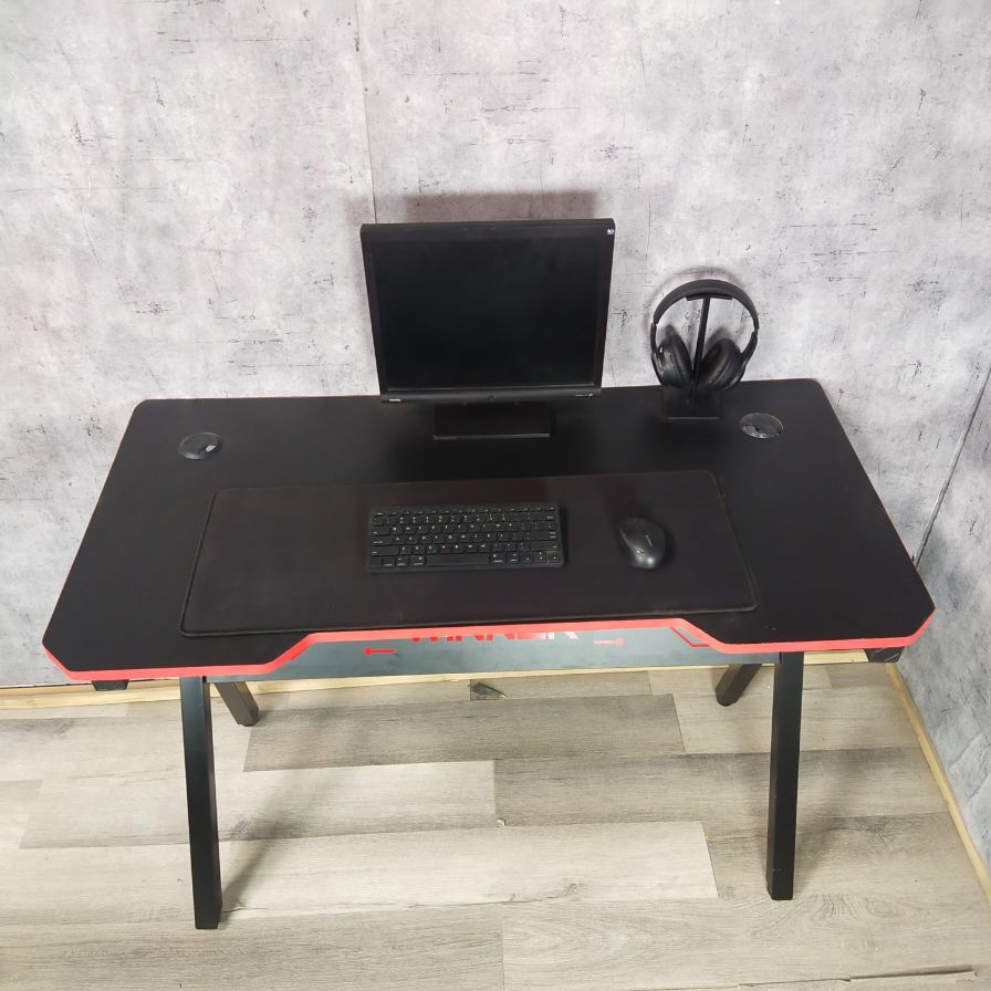 Bàn Gaming Fufutech Winner X2 120x60 Cm Không Rung Lắc Mặt Gỗ Mdf Có Giáp Đèn Led 7 Màu, Tích Hợp Cắm Sạc USB Nhiều Cổng, Giá Treo Tai Nghe, Khay Đựng Ly Gắn Bàn Gấp Gọn