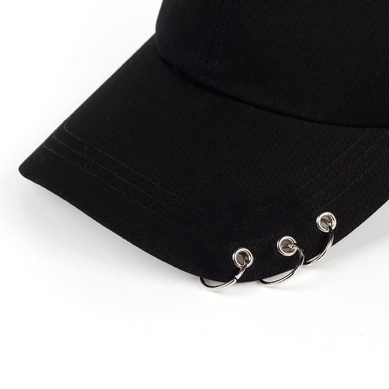 Mũ lưỡi trai màu trơn trang trí khoen tròn phong cách Hiphop