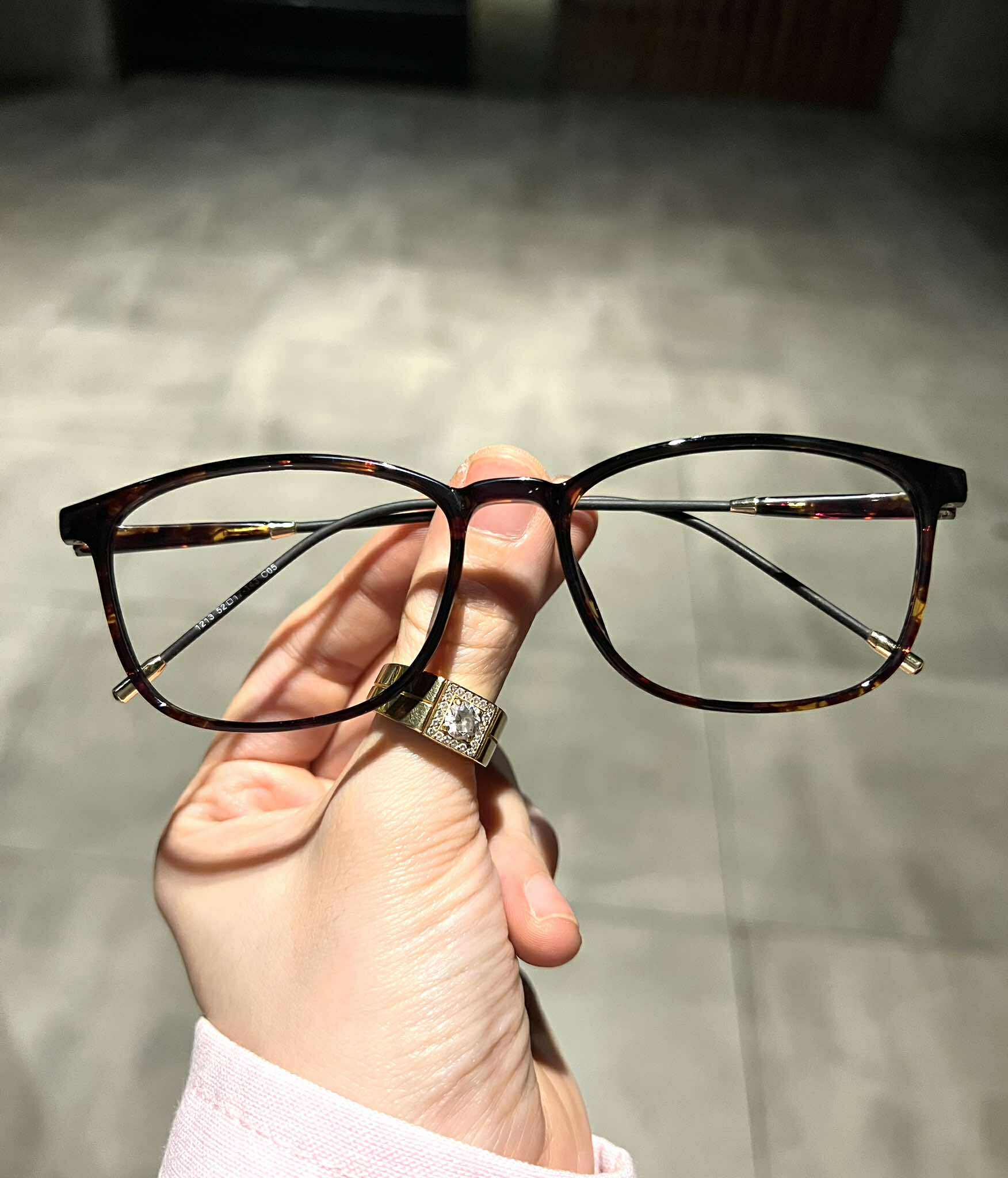 Kính mắt bầu nhỏ gọng chất liệu nhẹ cho nam nữ