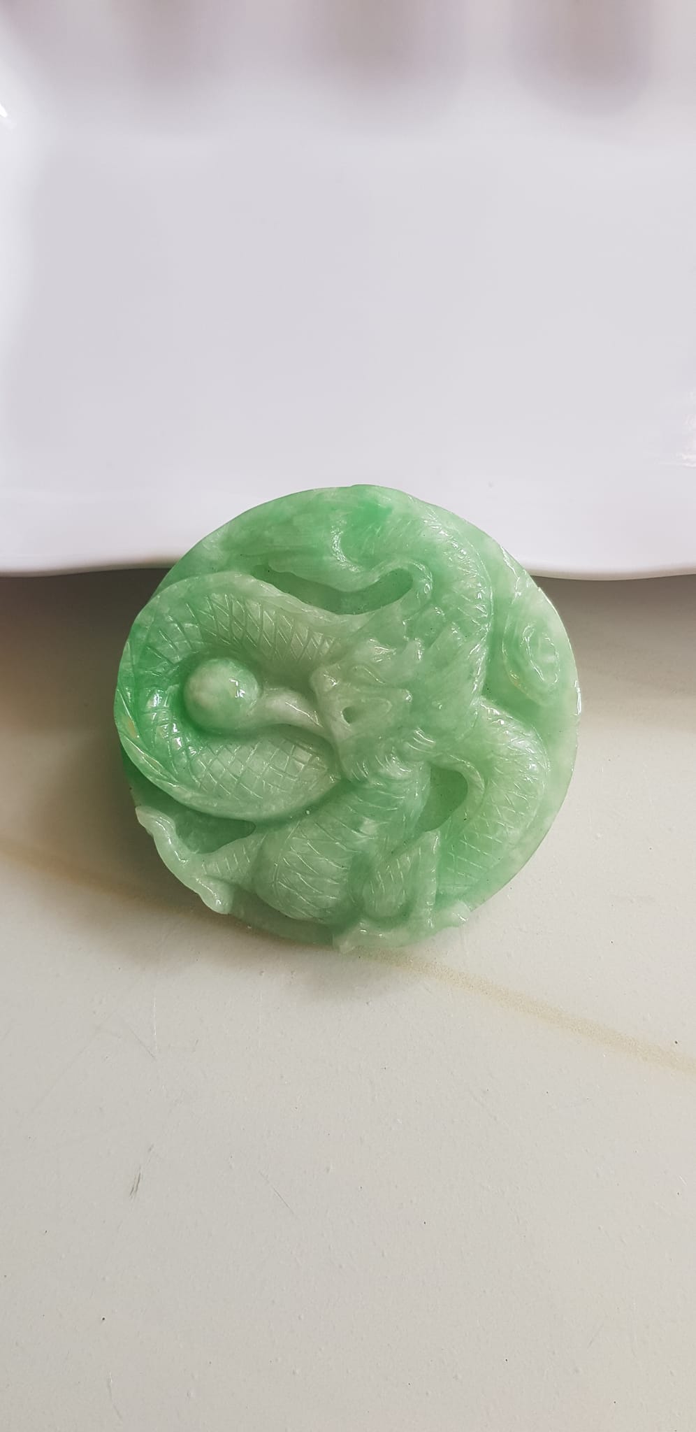 Mặt dây chuyền Nam to trạm rồng lượn nổi nhả ngọc đá ngọc cẩm thạch tự nhiên Size tròn to đường kính 53mm x dầy 6mm Màu xanh Ngọc Tươi bóng đẹp lắm luôn nam bọc vàng đeo với dây chuyền của mình thiệt đẹp lắm luôn nha ạ