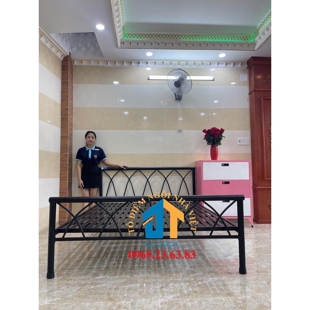 Giường sắt tròn cao cấp đen chéo 160 x 200