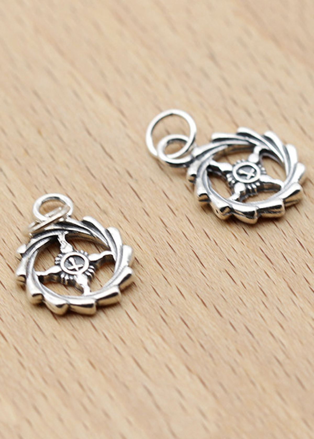 Combo 2 cái charm bạc hình bánh lái treo - Ngọc Quý Gemstones