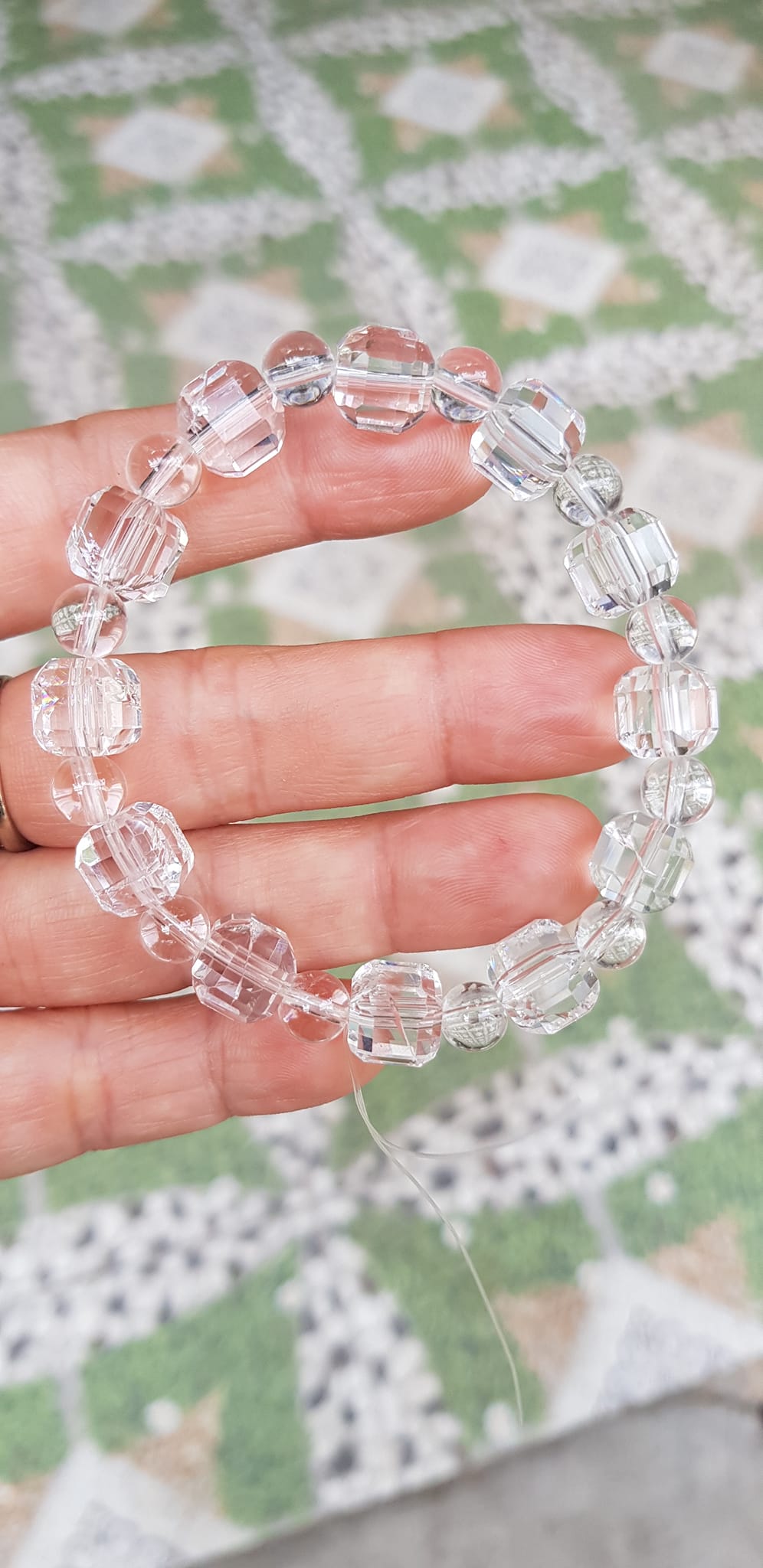 Vòng tay phong thuỷ nữ đá thạch anh trắng trong tự nhiên kiểu vuông giác tròn Size hạt vuông 10mm hạt tròn nhỏ 6mm Nữ mệnh kim mệnh Thủy đeo hợp may mắn tốt sức khoẻ công việc ạ