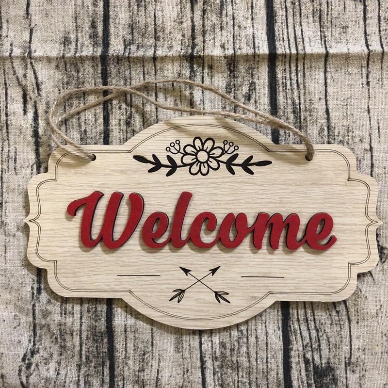 Bảng gỗ welcome chữ màu đỏ nền trắng treo shop quần áo tiệm nail quán cà phê