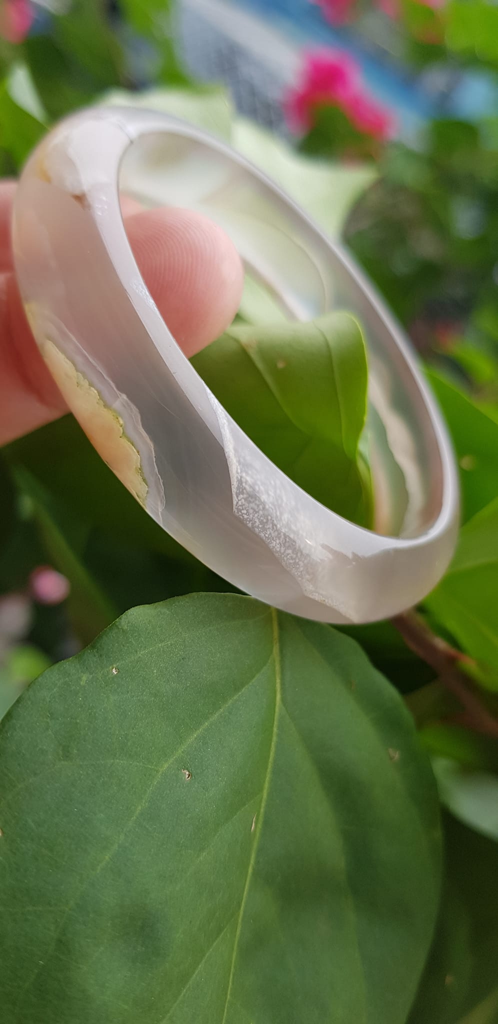 Vòng tay phong thuỷ Nữ Bản Hẹ Đá Mã Não Trắng trong vân hoa đẹp Vòng màu trắng trong Ni 50mm x Cao 12mm x dầy 6,5mm Hợp nữ mệnh kim mệnh Thủy ạ