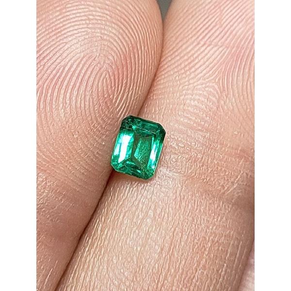4* L ĐÁ NGỌC LỤC BẢO (THIÊN NHIÊN)