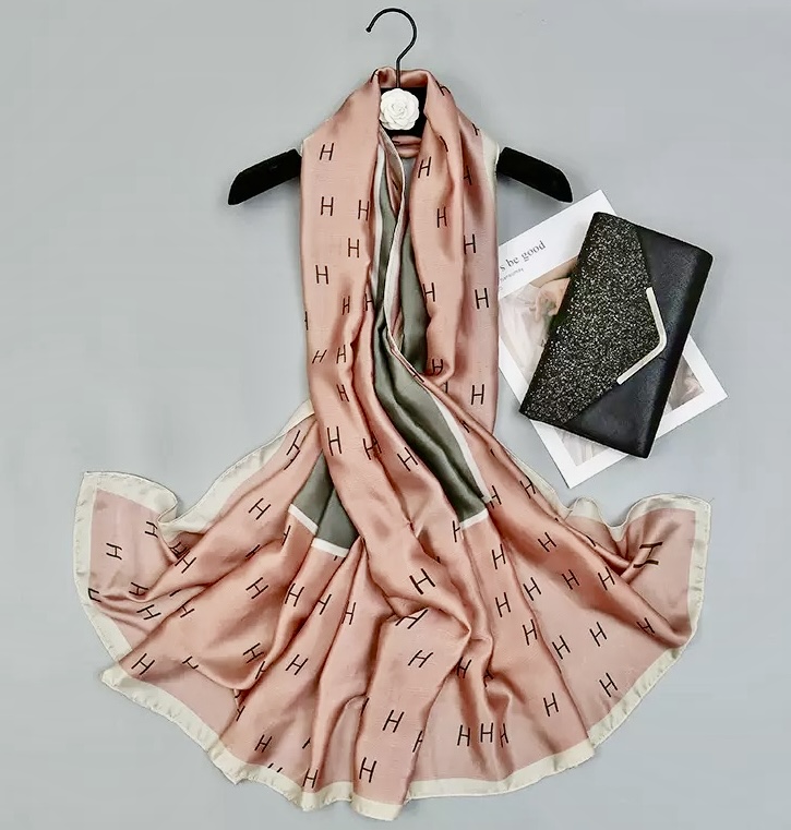 KHĂN CHOÀNG LỤA DÁNG DÀI CỰC SANG PHONG CÁCH TÂY ÂU SANG XỊN MỊN MÃ 07