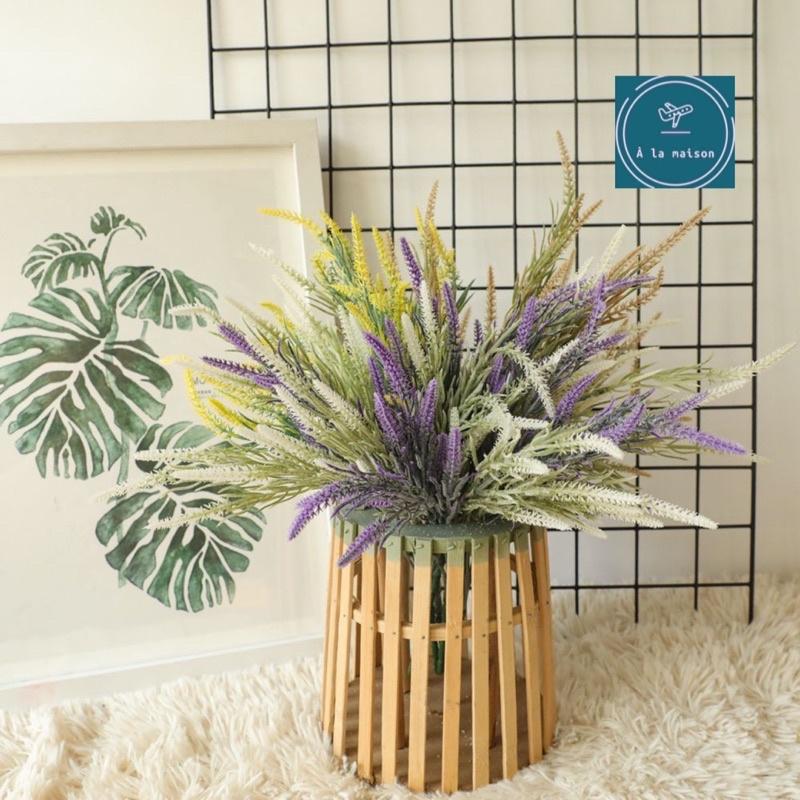 Cụm hoa lavender nhiều nhánh thanh mảnh cao 38cm dùng trong thiết kế trang trí nhà cửa, hoa cưới, hoa cô dâu