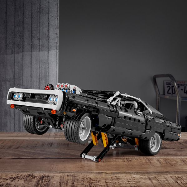 BỘ LẮP RÁP LEGO TECHNIC 42111 SIÊU XE DOM'S DODGE CHARGER