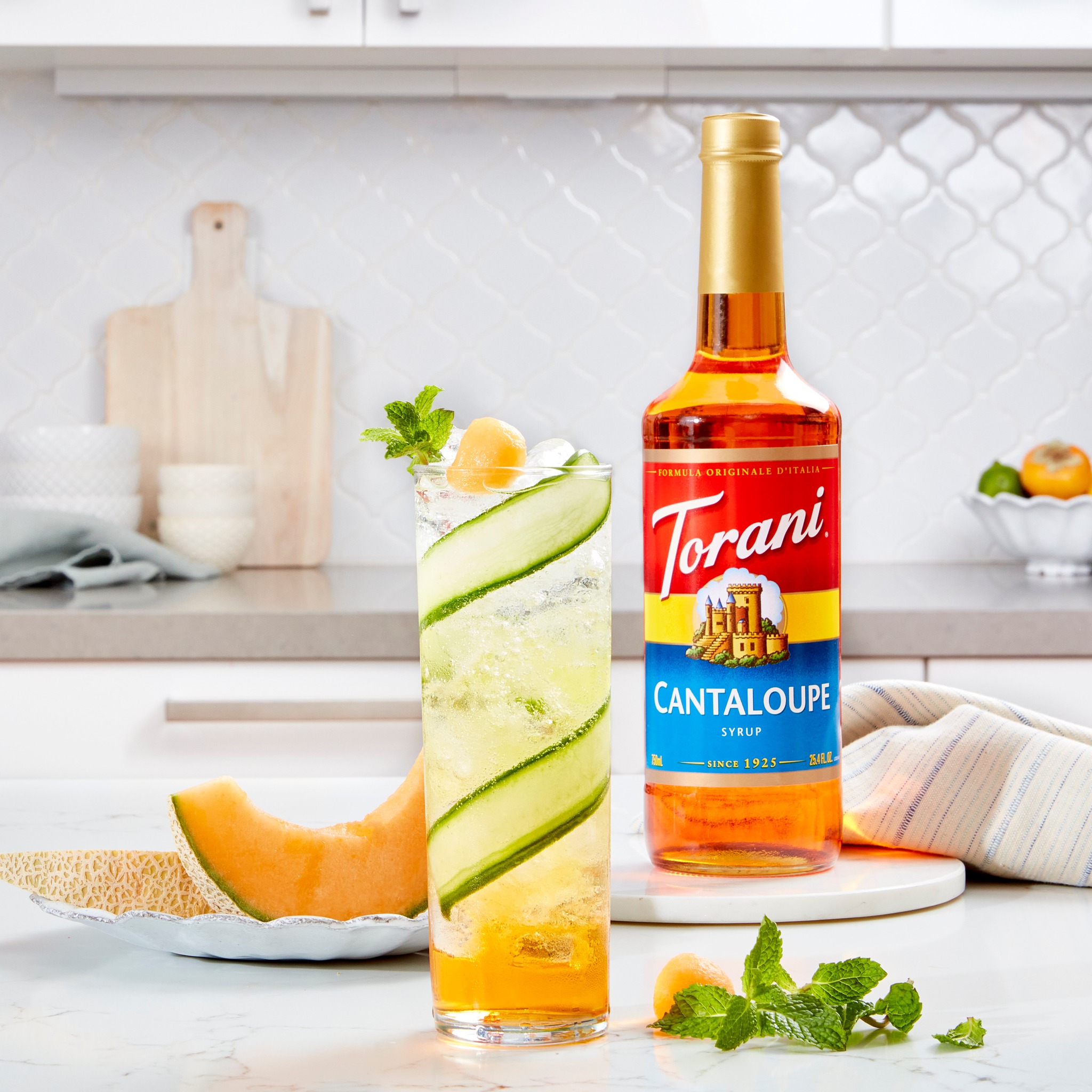 Sirô Hương Dưa Lưới Torani Classic Cantaloupe Syrub 750ml Mỹ  - Vị Ngon Độc Đáo Cho Mocktails, Soda Ý &amp; Nhiều Thức Uống Khác - Mang Sự Ngọt Ngào Đến Với Mùa Hè