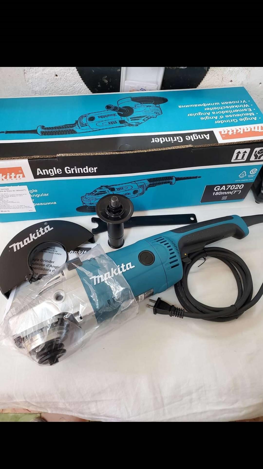 MÁY MÀI GÓC MAKITA 180MM 2000W GA7020 - HÀNG CHÍNH HÃNG