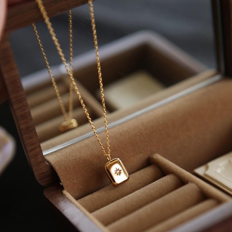 Dây chuyền nữ titan không đen vuông giọt nước sao đẹp Ring House