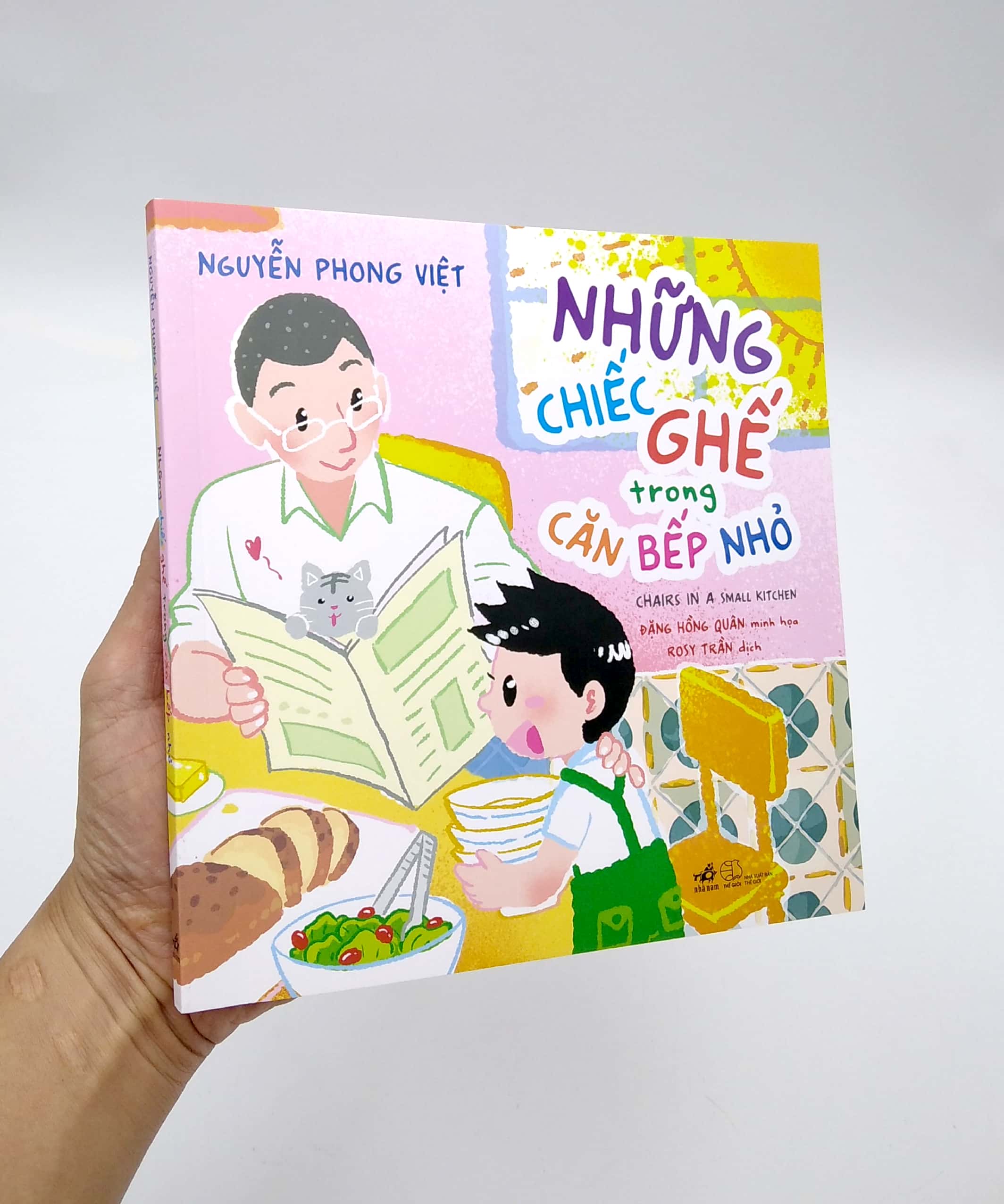 Những Chiếc Ghế Trong Căn Bếp Nhỏ