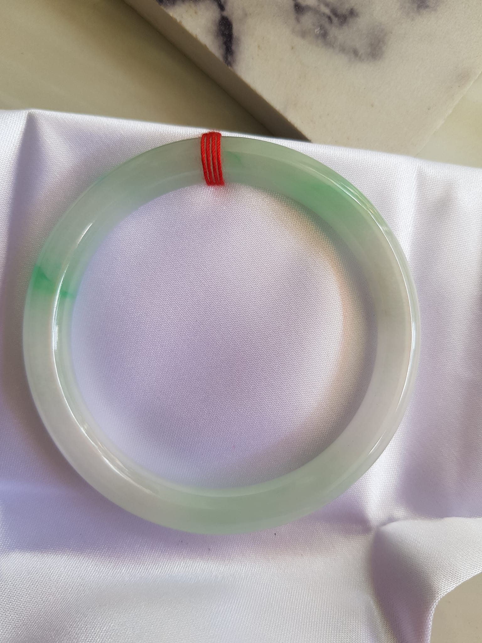 Vòng ĐÁ CẨM THẠCH TỰ NHIÊN TR Lý SAO 58  Size vòng 58mm x Dầy 8mm màu Trắng Bóng xanh lý nhẹ Đẹp sang  Nữ mệnh Kim mệnh Thủy 56kg - 68kg đeo ạ