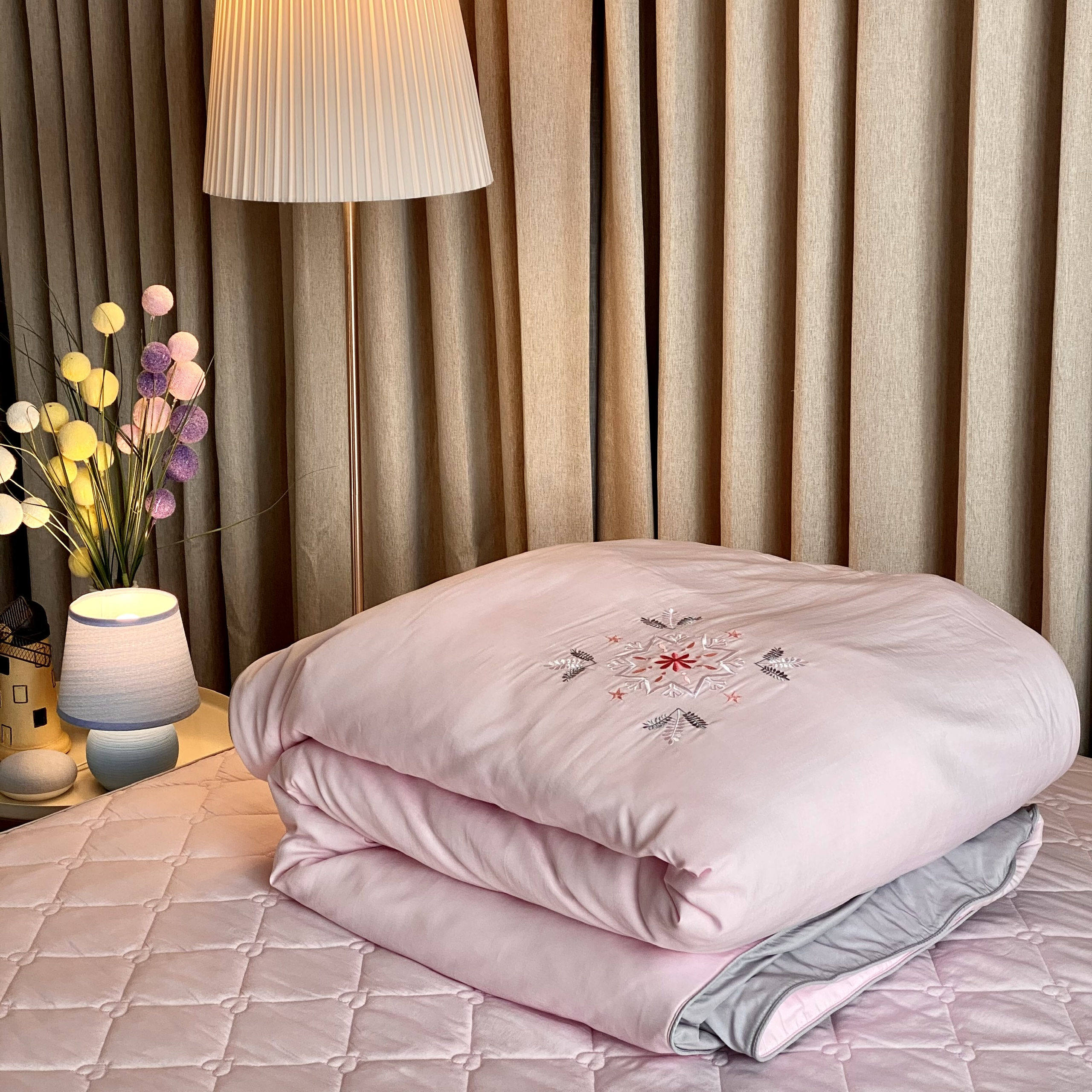 Chăn bốn mùa Hàn Quốc K-Bedding by Everon MicroTencel Hồng phối Xám KMTS101 200*220cm