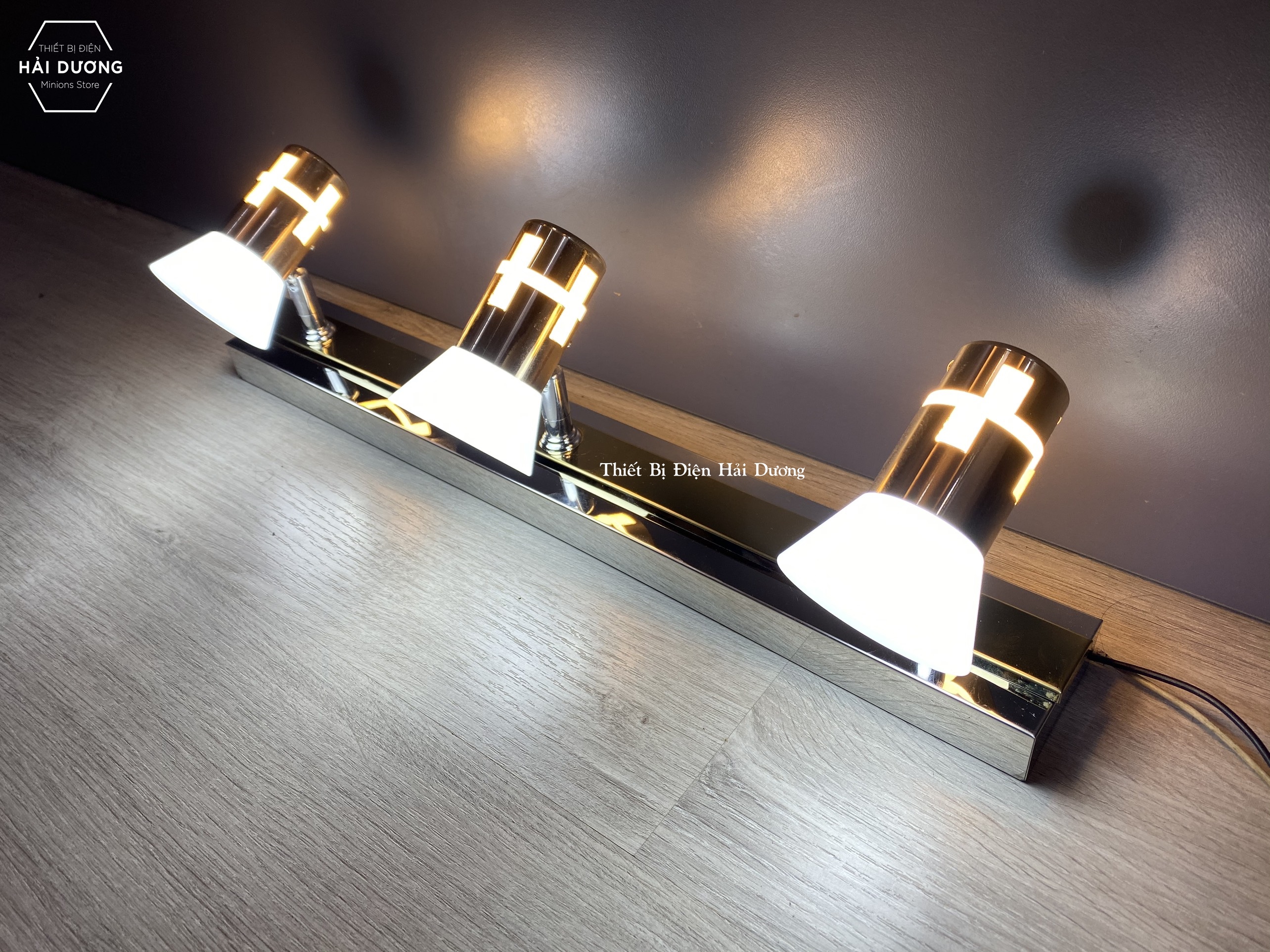 Đèn soi tranh - 3 Đèn chiếu sáng 120-3 24w Thuỷ Tinh - Điều chỉnh được góc chiếu