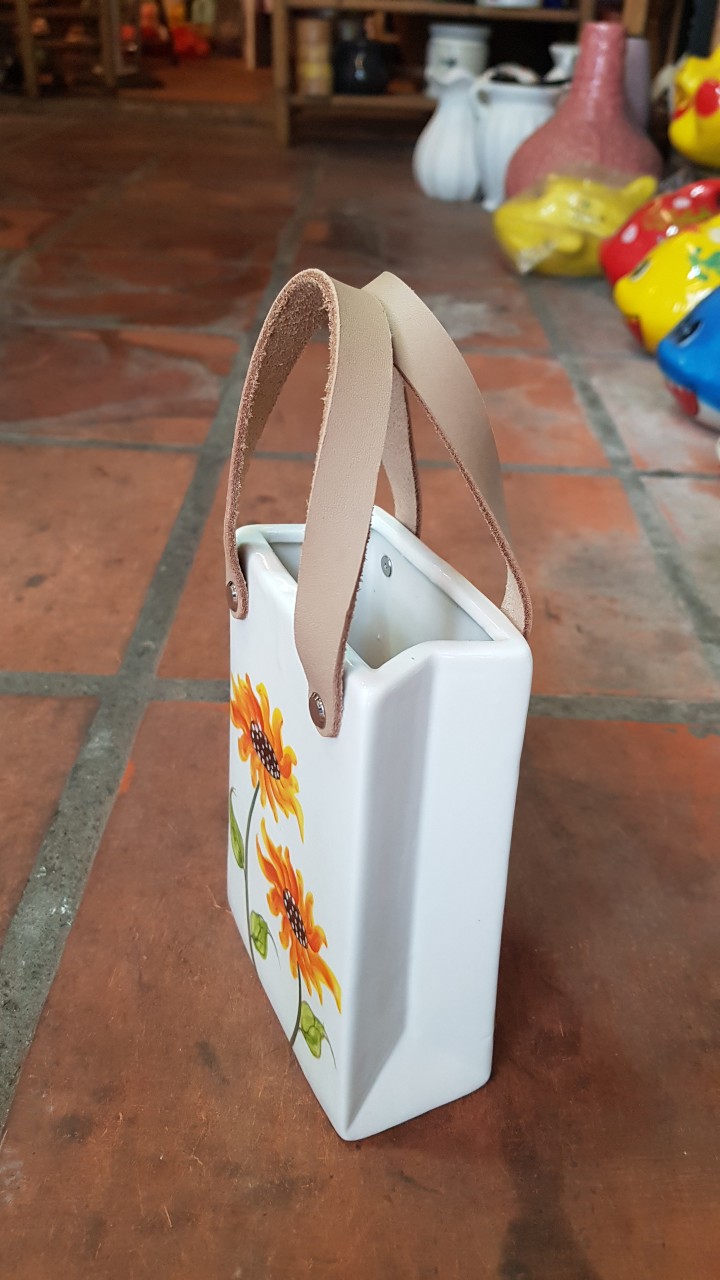 Bình hoa gốm mẫu túi xách hoa hướng dương dạng cao và ngang, gốm Bát Tràng. Dùng cắm được hoa giả lẫn hoa tươi decor. Giao từ HCM