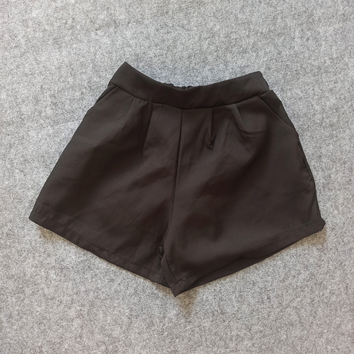 Set áo vest màu trắng và quần lưng cao
