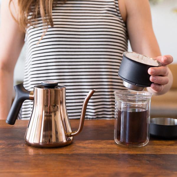 Bộ dụng cụ pha cà phê Pour-Over Fellow Stagg [X] - Bộ sản phẩm bao gồm phễu rót nhỏ giọt Stagg [X], bình thủy tinh hai lớp 300ml và 20 lọc giấy.