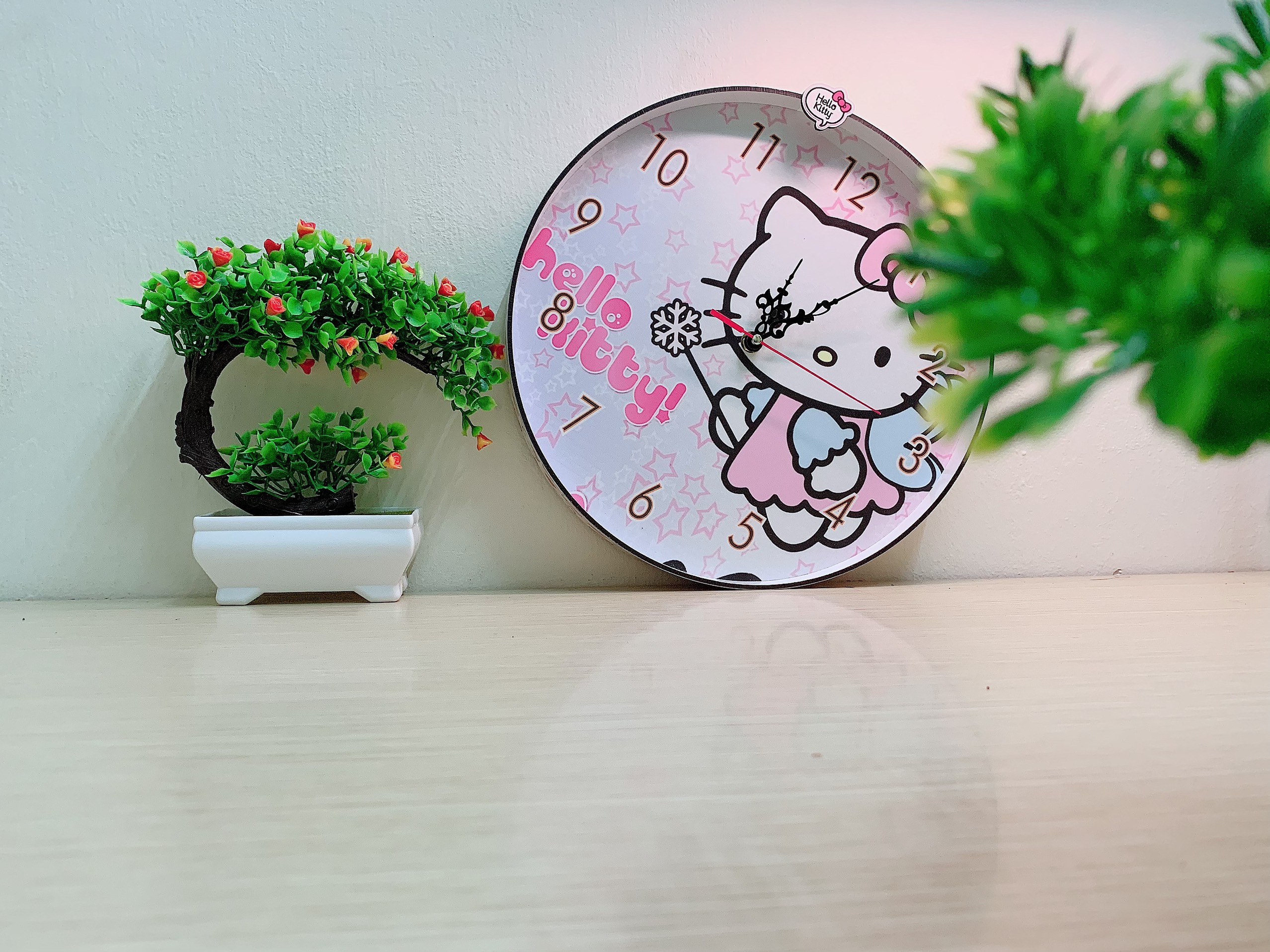 Đồng hồ trang trí treo tường độc đáo HELLO KITTY hồng phấn , kim trôi, không gây tiếng ồn, sản xuất thủ công