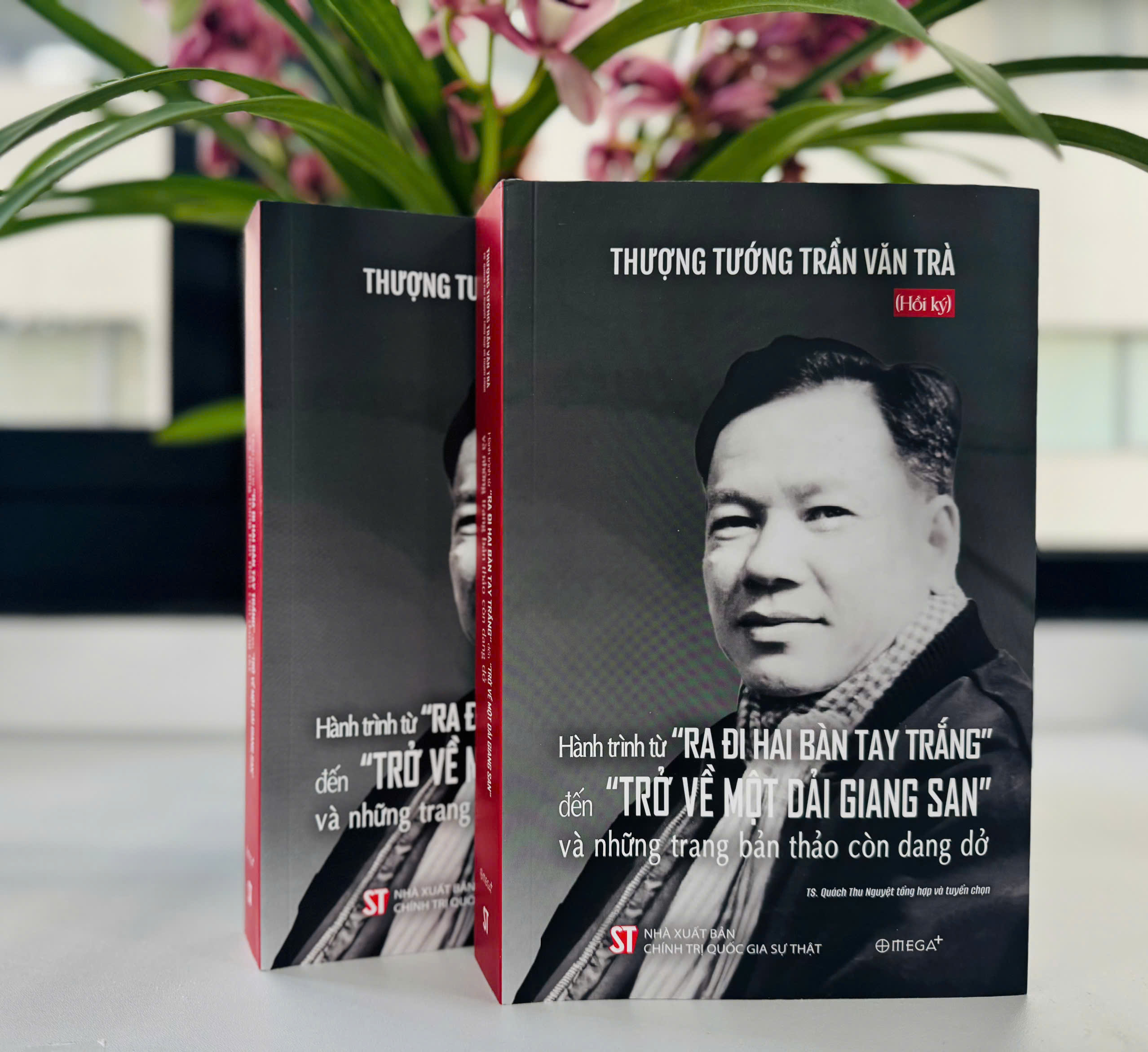 (Hồi ký) THƯỢNG TƯỚNG TRẦN VĂN TRÀ - Hành Trình Từ Ra Đi Hai Bàn Tay Trắng Đến Trở Về Một Dải Giang San Và Những Trang Bản Thảo Còn Dang Dở - TS. Quách Thu Nguyệt tổng hợp và tuyển chọn - Omega Plus - NXB Chính trị quốc gia sự thật