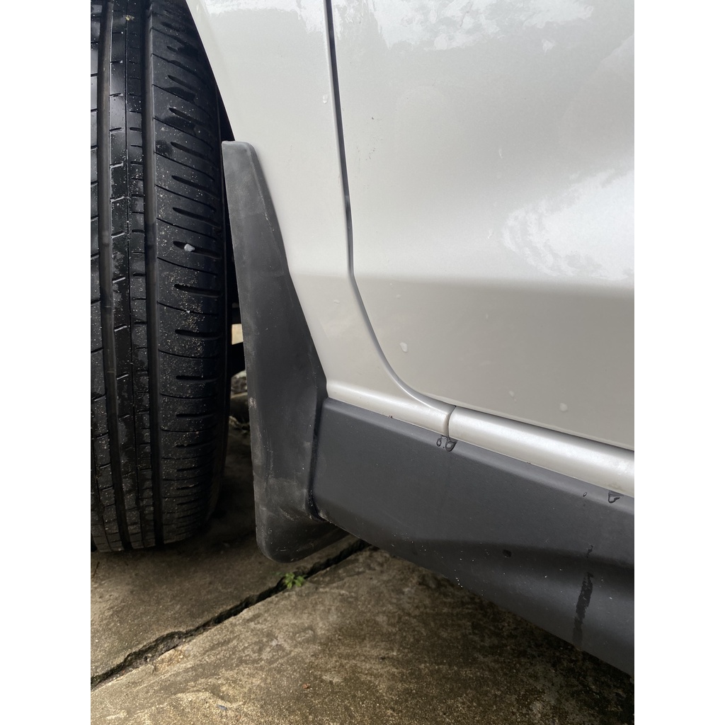 Chắn bùn bánh xe nhựa dẻo xe Toyota Veloz 2022, 2023 Bộ 4 chi tiết vừa khít form xe, kèm ốc vít