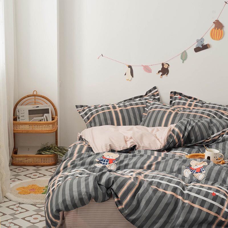 Bộ chăn ga Cotton Poly họa tiết gấu kẻ mẫu mới - Hàng nhập khẩu