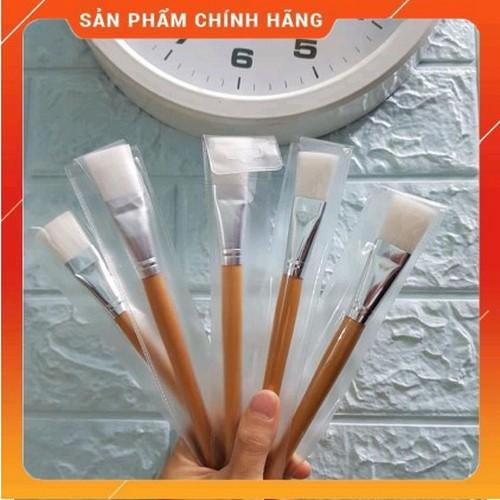 Cọ, chổi cán gỗ sử dụng đắp mặt nạ làm đẹp tại nhà, tại các spa, thẩm mỹ viện và salon làm đẹp.