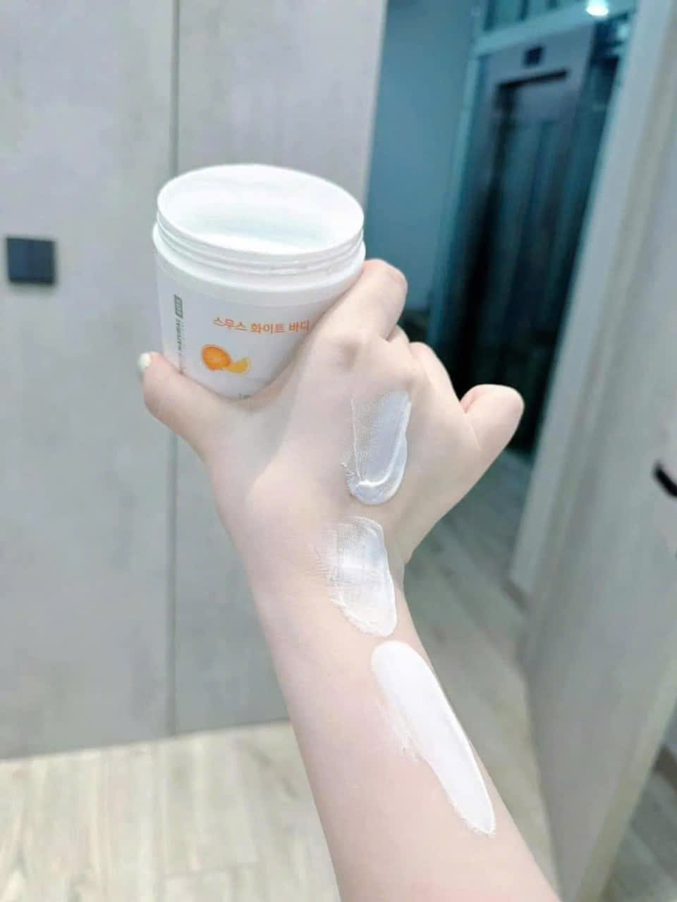 Kem Dưỡng Trắng Da Body Narci Natural Smooth White Body 200g hạn 2027
