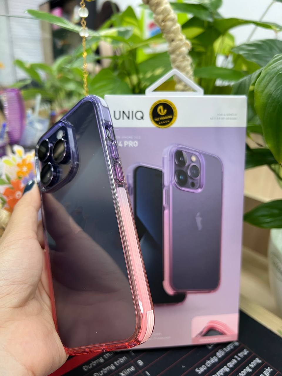 HÀNG CHÍNH HÃNG - Ốp UNIQ Hybrid Combat Duo dành cho iPhone 14 Pro/14 Pro max Được thiết kế với cấu trúc 3 tầng giúp phân tán chấn động trong từng lớp, chống sốc tối đa