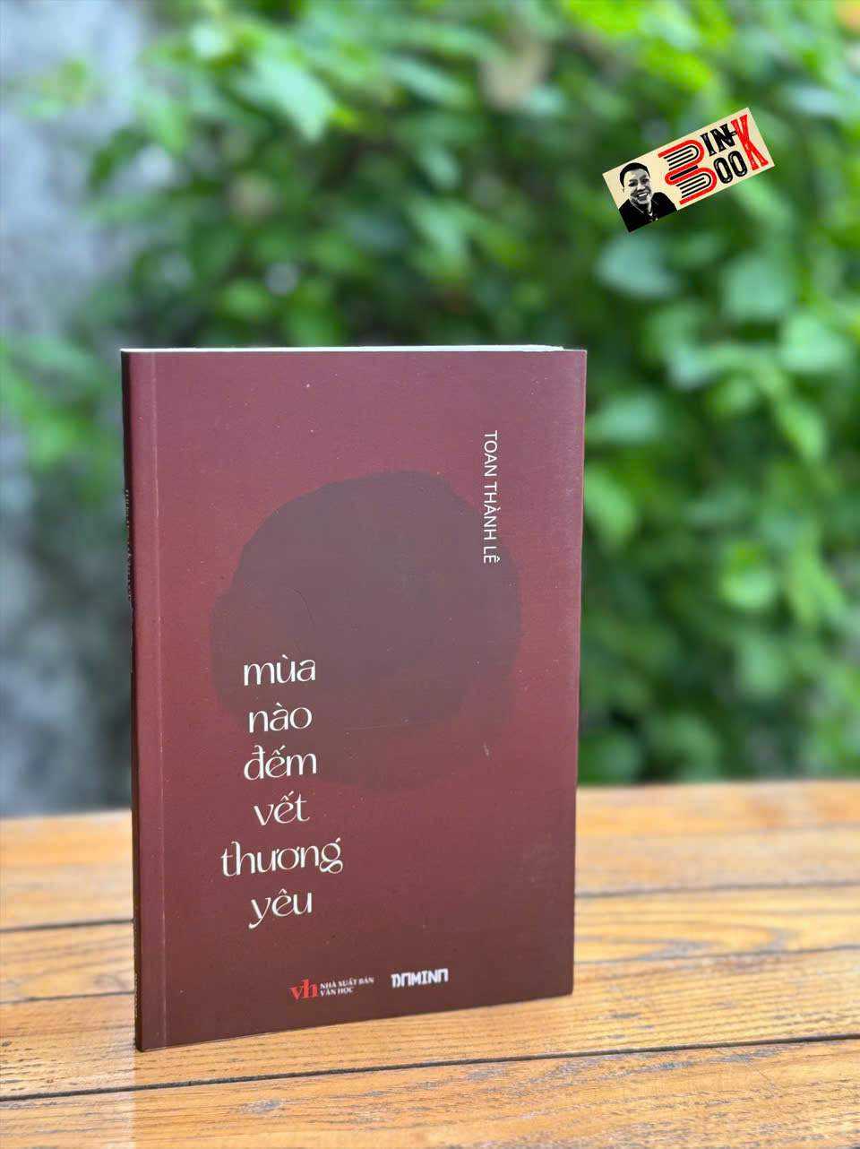 (Tập thơ) MÙA NÀO ĐẾM VẾT THƯƠNG YÊU – Toan Thành Lê - Domino Books – NXB Văn Học