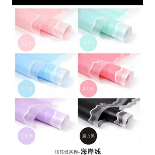 1 xấp 20 tờ giấy bóng mờ viền sóng.