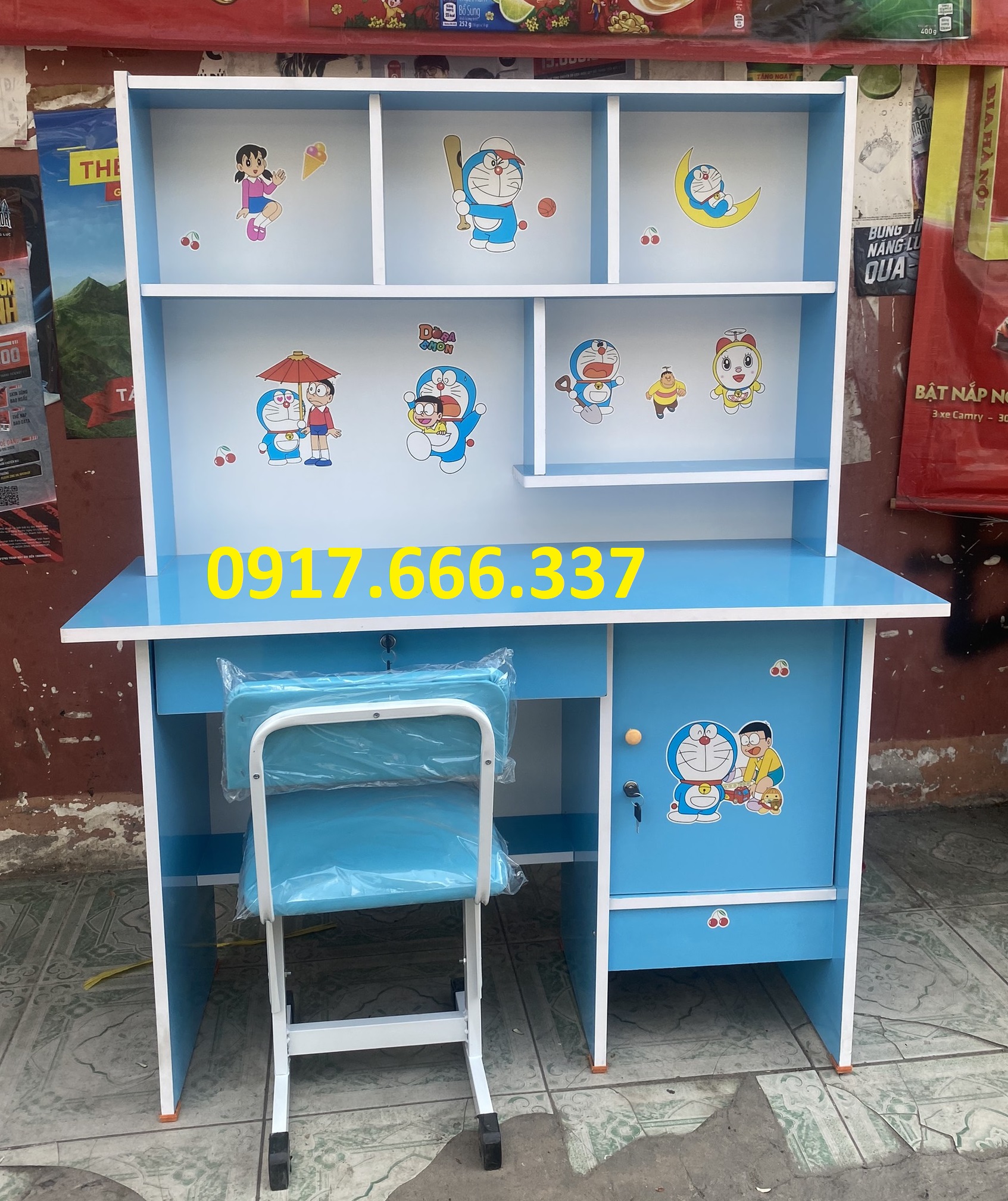 Bộ bàn ghế học sinh màu xanh dương cho bé 1mx1m45 tặng kèm hình dán Doraemon cho bé  - NTQH03