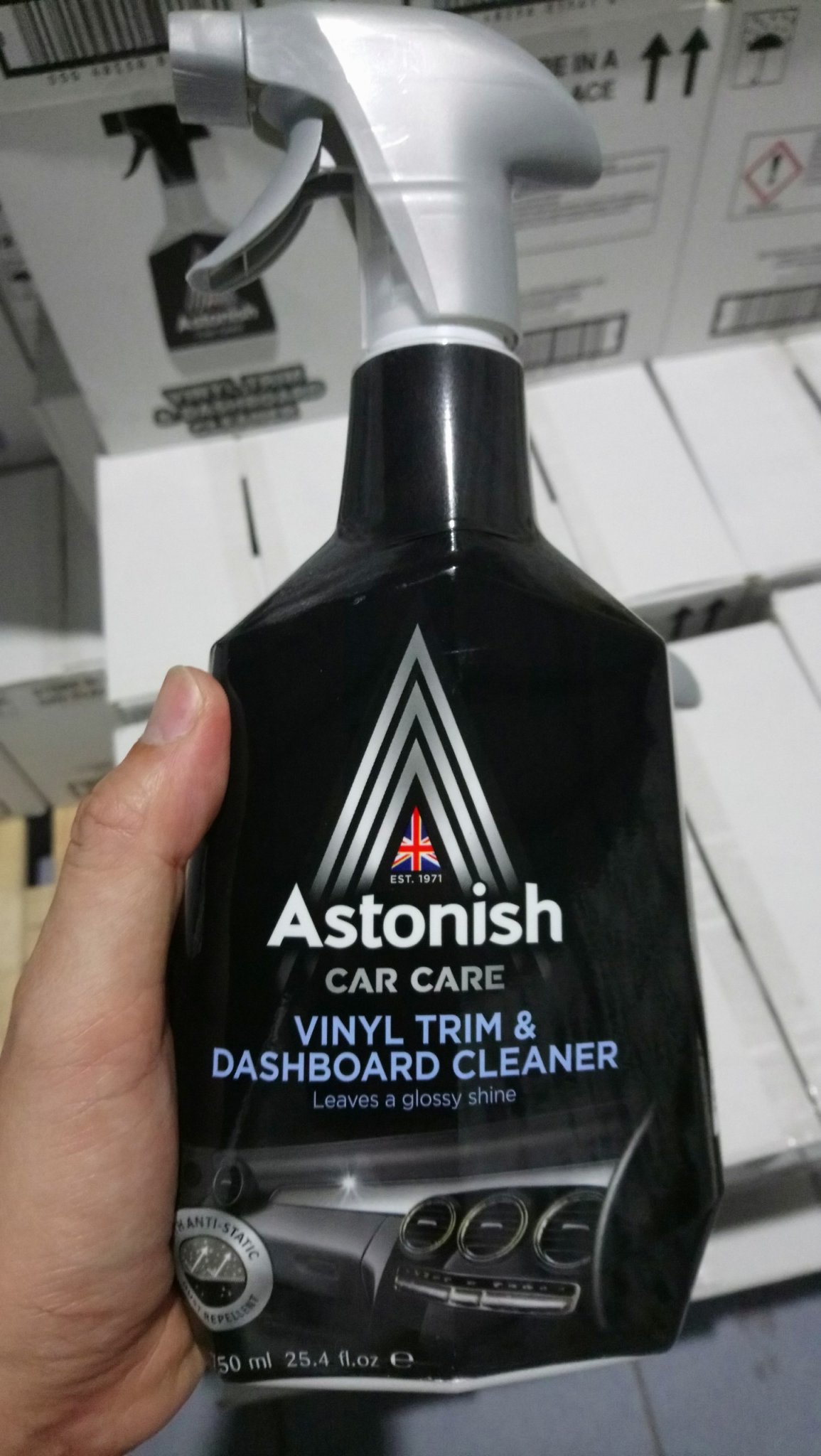 BÌNH XỊT VỆ SINH BẢNG ĐỒNG HỒ TAPLÔ VÀ NỘI THẤT XE ÔTÔ ASTONISH C1561 (750ML)